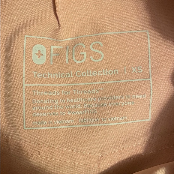 Figs scrub set with Uman relaxed joggers & Catarina one pocket top in pink sand - Picture 5 of 11